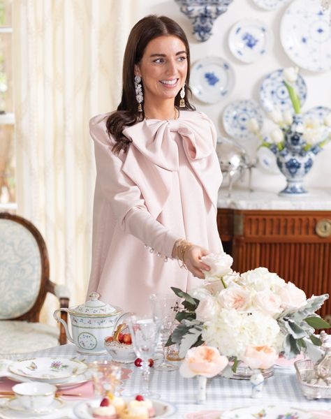 Nicola Bathie McLaughlin Shares Four Table-Styling Tips - Page 2 of 4 - Victoria Nicola Bathie Mclaughlin, Nicola Bathie, Pale Pink Peonies, Peony Fabric, English Country Style, Country Style Decor, Dressing Rooms, Antonio Melani, Timeless Art