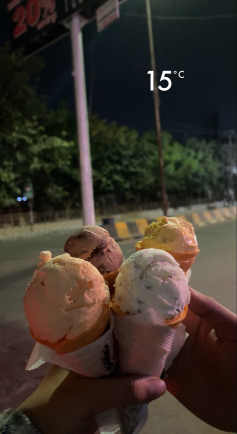 Cone Ice Cream Snap, Fake Best Friends, Family Snap, Creative Snaps, Creative Snaps For Snapchat, Bff Photography, Girly Swag, Nightclub Aesthetic, Food F