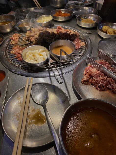 Korean Bbq Instagram Story, Bbq Instagram Story, Korean Bbq Aesthetic, Kbbq Korean, Bbq Aesthetic, Aesthetic Low Exposure, Low Exposure, Winter Bucket List, Dressing Style