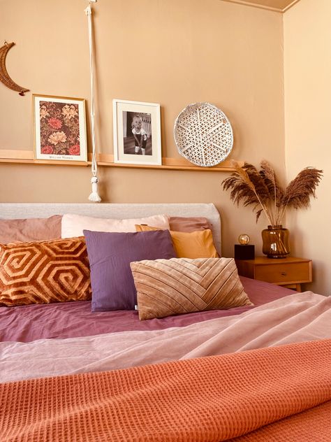 Pink Brown Kitchen, Mauve And Orange Bedroom, Terracotta And Pink Bedroom, Purple And Orange Bedroom, Earth Tones Bedroom, Unique Living Room Furniture, Bedroom Orange, Nursery Room Inspiration, Eclectic Home