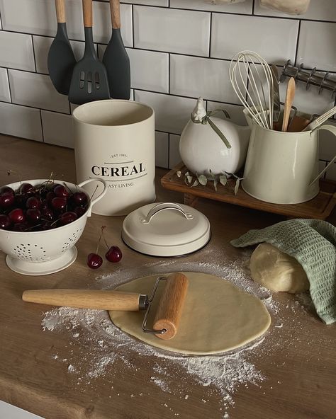 cherry pie 🥧🍒 Cottage Baking Aesthetic, Cherry Pie Aesthetic, Baking Pics, Cottage Baking, Baker Aesthetic, Pie Aesthetic, Bakery Aesthetic, Baking Aesthetic, Cooking Aesthetic