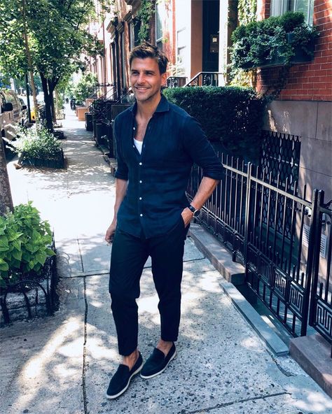 It’s scorching hot in the city 🥵 #stayingcool in #allblue #linen Johannes Huebl Style, Navy Blue Shirt Outfit, Loafers Outfit Summer, Button Down Outfit, David Beckham Style, Nick Wooster, Johannes Huebl, Blue Loafers, Jeans Street Style