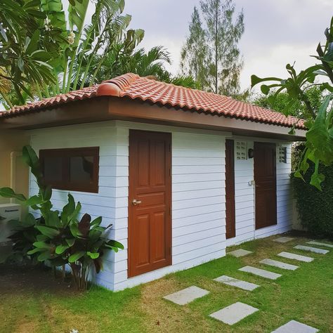 A completely renovated Pool house maids quarters. Staff House Design, Servant Quarters House Plan, Staff Quarters Design, Boys Quarters House Plan, Servant Quarters Design, Homestay Ideas, Servant Quarters, Resort Cottage, Staff Quarters