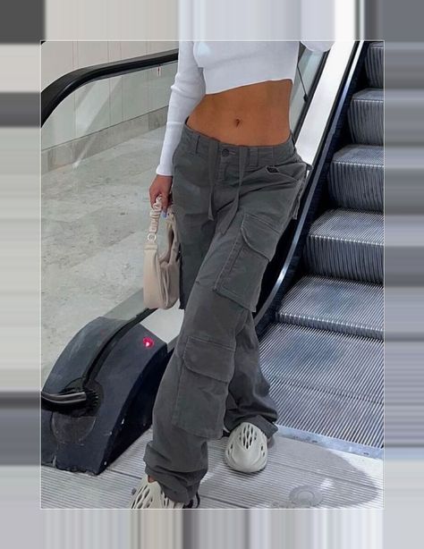 Grey Cargo Pants Outfit, Grey Cargos, Types Of Trousers, Hip Hop Street Style, Cargo Outfit, High Waist Wide Leg Jeans, Grey Cargo Pants, Streetwear Inspo, Cargo Pants Outfit