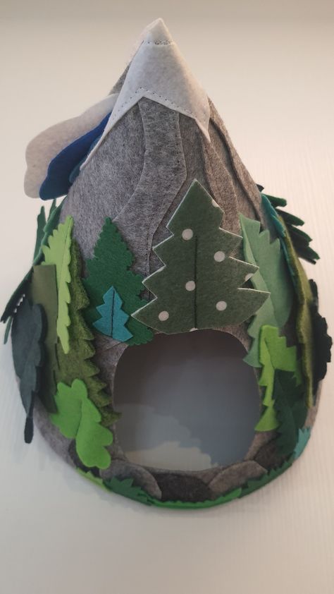 Felt mountain cave for pretend play - Etsy Inde Felt Playscape, Mountain Diy, Felt Mountain, Mountain Cave, Diy Mountain, Felt Doll House, Felt Toys Diy, Handmade Kids Toys, Felt Play Mat