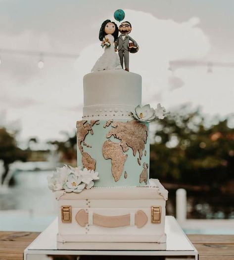 Travel Inspired Wedding Cake, Abroad Wedding Ideas, Travel Wedding Cake, Fake Wedding Cakes, Wedding Color Schemes Blue, Travel Inspired Wedding, Outdoor Tent Wedding, Travel Themed Wedding, Wedding Dresses Sweetheart Neckline