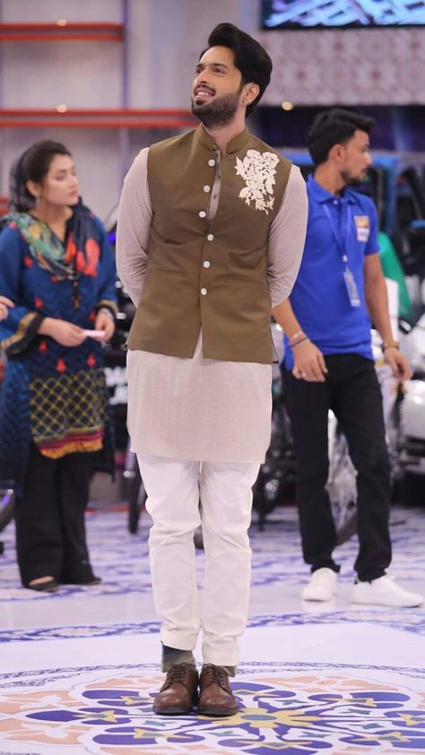 Koti Style Kurti For Men, Blazer For Men Wedding, Fahad Mustafa, Mens Custom Dress Shirts, Summer Wear Men, Nehru Jacket For Men, Man Wear, Boys Kurta Design, Custom Dress Shirts