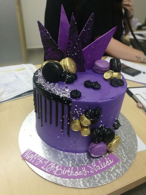 Dark Purple Cake, Purple And Black Cake, Cake Recipes Without Milk, Maleficent Cake, 26 Birthday Cake, Tire Cake, Wednesday Party, Purple Cakes Birthday, Halloween Birthday Cakes