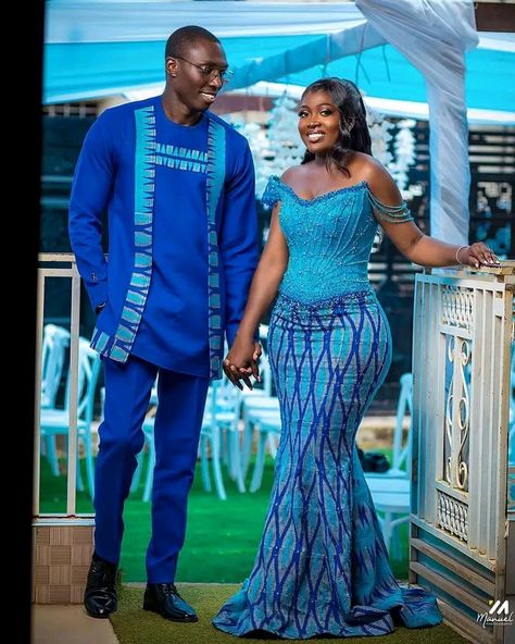 Kente Couples Outfits, Ankara Engagement Dress, Roora Outfits, Gambian Wedding, Kente Styles For Engagement, Ensemble Couple, Ghanaian Wedding, Couples African Outfits, African Bridal Dress