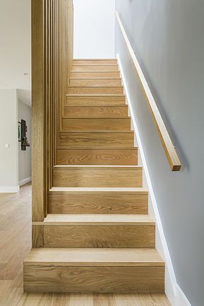 Staircase Design Ideas, Oak Staircase, Oak Handrail, Carpet Staircase, Modern Stair Railing, Timber Stair, Oak Framed Buildings, Staircase Design Modern, Timber Staircase