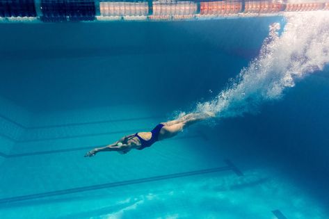 La natation, l'ultime sport pour un corps musclé et affiné Photography Sport, Swimming Sport, Sport Craft, Madame Figaro, Michael Phelps, Under Water, Sport Photography, Types Of Photography, Sport Motivation