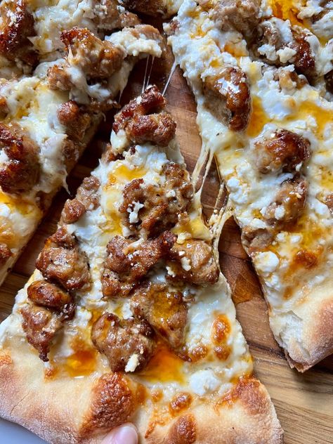 Sausage Ricotta Pizza, Sausage Flatbread Pizza, Whipped Feta Pizza, Honey Bear Pizza, Fennel Sausage Pizza, Hot Honey Sausage Pizza, Artisan Flatbread Pizza Recipes, Sausage Pizza Ideas, Hot Honey Ricotta Pizza