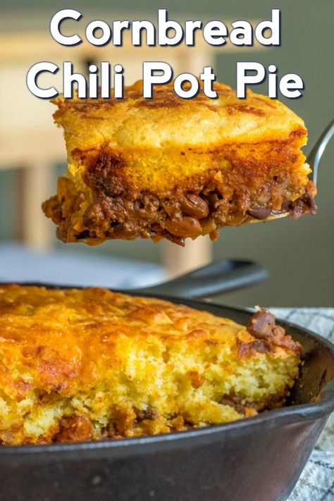 Cornbread Dinners, Cornbread Casseroles, Cornbread Pot Pie, Chili Pie Recipe, Chili Pot Pie, Cornbread Pie, Skillet Chili, Cornbread Chili, Chili Cornbread