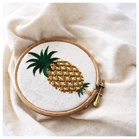 DMC on Instagram: “Day… we don’t even know anymore… and we’ve had so much time to embroider that we’ve almost finished all of our free patterns! How many…” Pineapple Crafts, Pineapple Embroidery, Yumiko Higuchi, Emb Designs, Embroidery Flowers Pattern, Textile Crafts, Types Of Embroidery, Summer White, Sewing Embroidery Designs