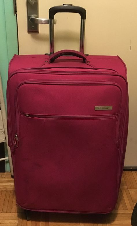 Dejuno spinner expanding extra large suitcase 18” x 27”x10” expandable to 12”. A little worn on outside 2 wheels have wear but still roll & move. Extra Large Suitcase, Large Suitcase, Extra Large, How To Wear