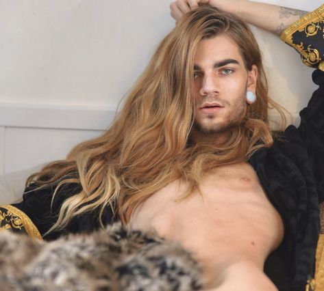 Nils Verberne, Nils Kuiper, Man With Long Hair, Long Hair Inspiration, Bohemian Men, Surfer Hair, Guys With Long Hair, Trans Boys, Long Blond