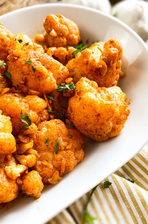 Spanish Garlic Cauliflower | Irresistibly Good & Easy to Make Spanish Side Dishes, Spanish Cauliflower, Vegetarian Eating, Garlic Cauliflower, Recipes Mediterranean, Recipes Savory, Tapas Dishes, Gluten Free Recipe, Veggie Food