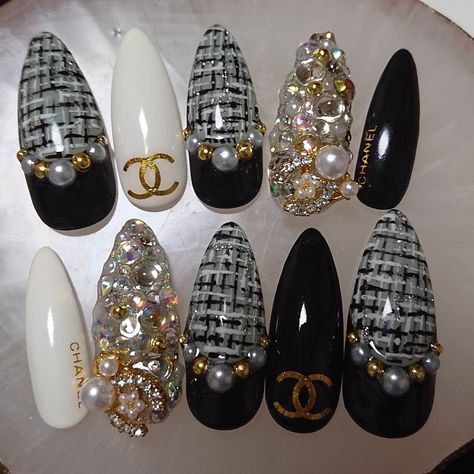 Nail Chanel, Chanel Nail Art, Chanel Nails Design, Gem Nail Designs, Nail Long, Louis Vuitton Nails, Nail Art Noel, 3d Nail Art Designs, Chanel Nails