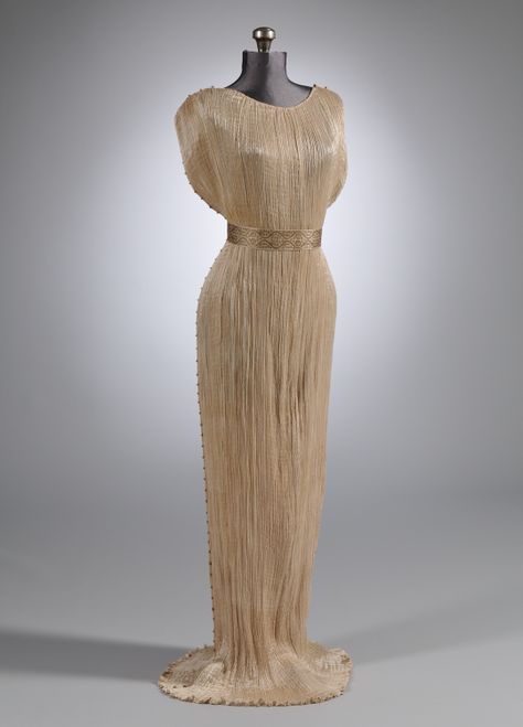 Mariano Fortuny | Delphos Gown Fortuny Dress, Fortuny Delphos, Fortuny Lamp, Fortuny Pleats, Mariano Fortuny, Isadora Duncan, Pleated Gown, Vintage Blog, Eclectic Art