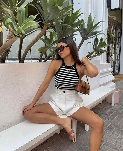 JODIE LA PETITE FRENCHIE (@jodielapetitefrenchie) • Instagram photos and videos Cute Business Casual Outfits, Rich Outfits, Summer Business Casual Outfits, Business Casual Summer, Shorts Outfits Women, Summer Shorts Outfits, Casual Outfit Inspiration, Smart Casual Outfit, Looks Chic