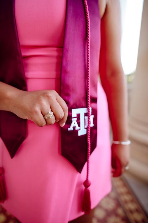 Aggie Graduation Pictures, Grad Pic Poses, Grad Party Centerpieces, College Senior Year, Graduation Aesthetic, Grad Hair, Aggie Ring, Photoshoot Graduation, Manifesting Life