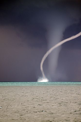 Rainbow Photography, Wild Weather, Image Nature, Weather Photos, Jolie Photo, Natural Phenomena, Land Art, Extreme Weather, Photography Nature