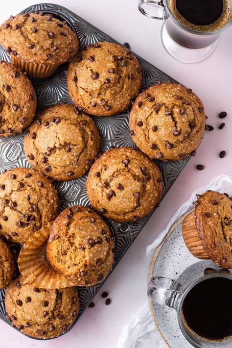 These cappuccino chip muffins will become your next obsession! With only six steps and 10 minutes of prep, I’m going to teach you my foolproof method for making perfectly moist cappuccino chocolate muffins with bakery-style tops that are seriously impressive. Cappuccino Muffins, How To Make Cappuccino, Freeze Muffins, Coffee Muffins, Chocolate Cappuccino, Bakery Style Muffins, Chocolate Chip Muffins, Chocolate Muffins, Dessert Cupcakes