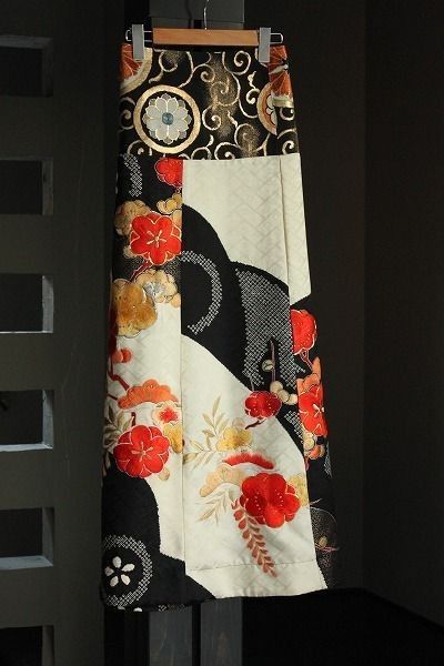 Modern Japanese Clothing, Kimono Remake, Recycled Kimono, Japanese Costume, Traditional Japanese Kimono, Mode Kimono, Kimono Design, Japanese Dress, Japanese Silk