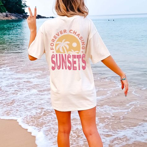 🌅✨ You all have shown me so many great sunsets, and now this tee captures it all! Our "Forever Chasing Sunsets" graphic tee is soft, bold, and bright, just like those unforgettable evenings. Whether you're out chasing sunsets or dreaming of the next one, this tee is perfect for you. Keep the sunset vibes alive and wear this tee with pride. 🌇💖 #ForeverChasingSunsets #SunsetLovers #BoldAndBright #SoftAndComfy #LimeberryDesigns #GraphicTee #SunsetVibes Forever Chasing Sunsets, Chasing Sunsets, Tee Designs, Comfort Colors Tee, Comfort Color, Aesthetic Summer, Color Fabric, Beach Shirts, Cute Tshirts