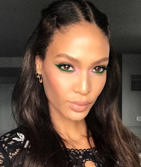 15 Celebrity Looks That Prove Underliner Is the New Smoky Eye Lower Lid Eyeliner, Upside Down Eyeliner, Underliner Makeup, Down Eyeliner, Lid Eyeliner, Natasha Poly, Joan Smalls, Lily Aldridge, Make Up Inspo