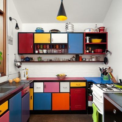 14 Kitchen Design Ideas For Singapore HDB & Condos You Can Easily Achieve - Style Degree Mondrian Kitchen, U Shaped Modular Kitchen Design, Cubism Design, Victoria Kitchen, Flamingo Kitchen, Peninsula Kitchen Design, Homey Kitchen, Bohemian Kitchen Decor, Painted Cupboards