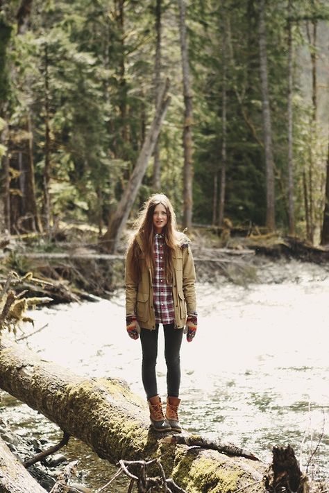 Kasson parka plus Bean Boots :O :O :O too much! Camping Outfits, Bean Boots, Looks Black, Outdoor Fashion, Winter Trends, Hiking Outfit, Outdoor Style, Looks Style, Vintage Tea