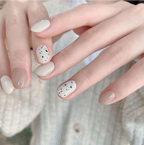 Nail Korean Style Minimal, Nail Korean Style, Minimal Nails Art, Cow Nails, Hello Nails, Hippie Nails, Beauty Nails Design, Racun Shopee, Simple Gel Nails