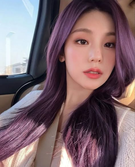 Black And Purple Hair, Purple Widget, Cool Hair, Girl Hair Colors, Korean Picture, Light Fury, Lilac Hair, Hwang Yeji, Itzy Yeji