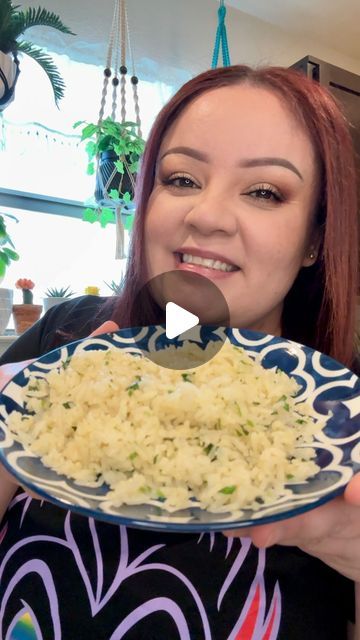 Marisol Benitez on Instagram: "Cilantro Lime Rice 🌿🍋‍🟩🍚 #rice #ricerecipe #recipe #easyrecipe #food #foodie #cilantrolimerice  1 cup of rice (I use Jasmine) 3 tbsp oil 1/4 onion 1 garlic clove 2 tsp chicken bouillon 2 cups water 1 lime 1/2 bunch cilantro" Creamy Cilantro Lime Rice, Garlic Jasmine Rice, Lime Rice Cilantro, Easy Cilantro Lime Rice, Lime Cilantro Rice, Jasmine Rice Recipes, Lime Rice Recipes, Cilantro Rice, Garlic Rice