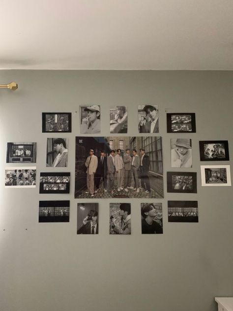 Kpop Album Wall Decor, Poster Wall Bedroom Kpop, Posters Ideas For Bedroom, Bts Bedroom Ideas, Bts Poster Room Decor, K Pop Poster Wall Ideas, Poster Set Up Ideas, Ideas Para Decorar Tu Pared, Diy Posters For Room