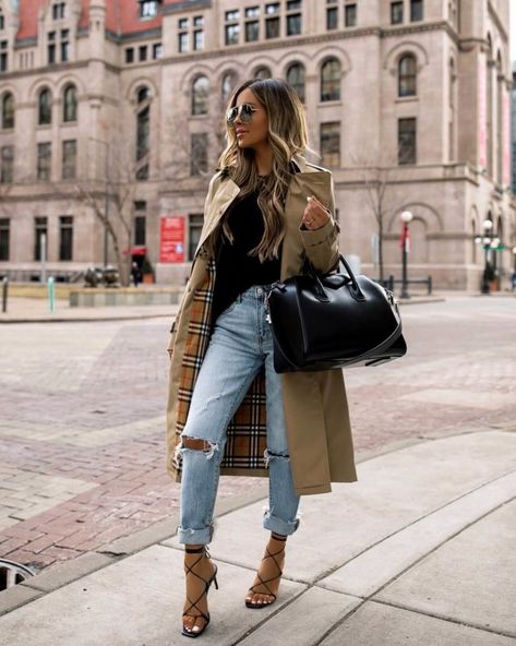 How to Wear Non-Skinny Jeans Burberry Outfits, Burberry Trenchcoat, Spring Trench Coat, Mia Mia Mine, Womens Distressed Jeans, Outfit Grunge, Mia Mia, Trench Coat Outfit, Burberry Coat