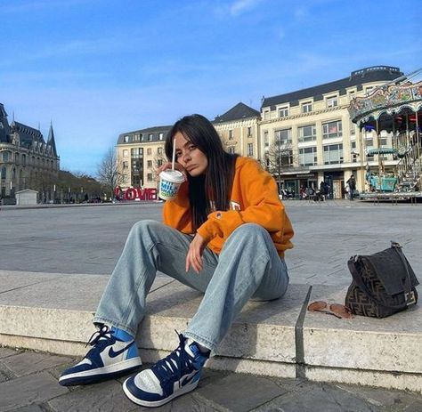 Jordan 1 Outfit Women Street Style, Nike Cortez Outfit, Jordan Outfits Womens, Outfits With Jordan 1s Fashion Styles, Jordan 1 Outfit Women, Jordan 1 Outfit, Rock Outfit, Jordan Outfits, Adidas Vintage