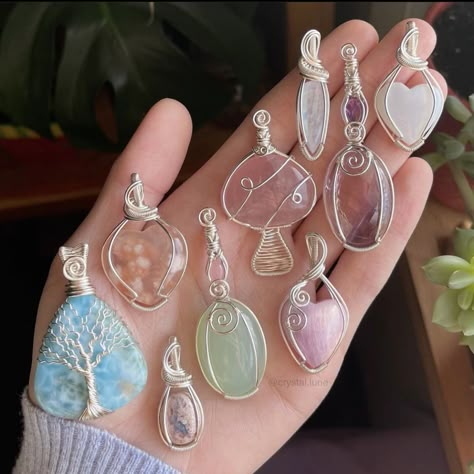 Crystal Jewelry Diy, Magic Ritual, Wire Wrapped Stone Jewelry, Wire Wrap Jewelry Designs, Wire Jewelry Designs, Handmade Jewelry Tutorials, Diy Wire Jewelry, Wire Work Jewelry, Handmade Wire Jewelry