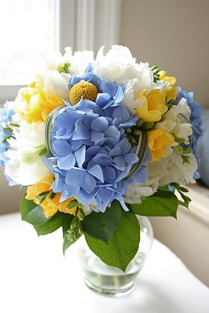 This blue and yellow bouquet is so striking and beautiful. Spring Flower Arrangements Centerpieces, Hydrangea Flower Arrangements, Easter Flower Arrangements, Spring Flower Arrangements, Yellow Bouquets, Blue And White Flowers, Summer Bouquet, Easter Flowers, Trendy Flowers