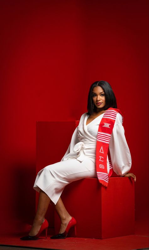 Dst Graduation Pictures, Convocation Studio Photoshoot, Delta Photoshoot Ideas, Delta Graduation Pictures, Delta Sigma Theta Graduation Pictures, Grad Studio Photoshoot, Np Photoshoot, Dst Photoshoot, Graduation Pictures Studio