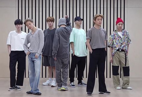 Dynamite Dance Practice, Kpop Dance Practice Outfits, Dynamite Dance, Kpop Dance Practice, Dance Practice Outfits, Bts Dynamite, Dance Outfits Practice, Practice Outfits, Kpop Dance