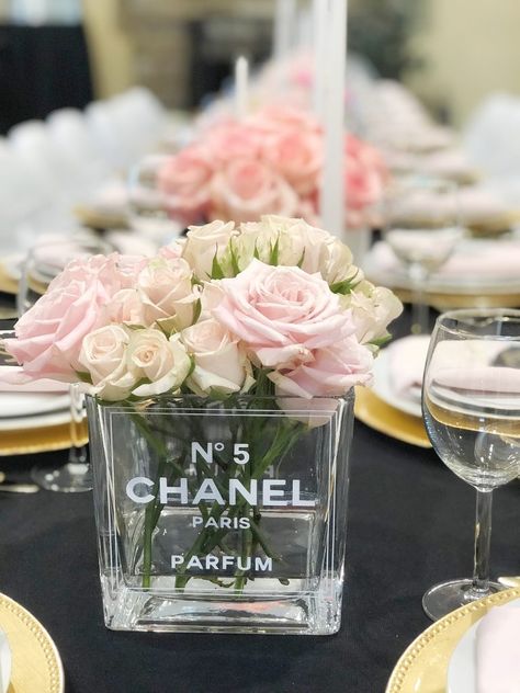 Chanel Themed Birthday Party, Chanel Birthday Party Decoration, Coco Chanel Birthday Party, 25th Birthday Ideas For Her, Coco Chanel Birthday, Chanel Birthday Cake, Coco Chanel Party, Chanel Birthday Party, Cake Backdrops