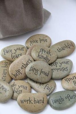 22 Inspiring Painted Rocks Quotes Could Be Costing to More Than You Think | Home Ideas | ARA HOME Rock Painting Ideas, Painted Rocks Diy, Art Rock, Rock Painting Ideas Easy, Paint Rock, Rock Painting Designs, Stone Crafts, Gift Graduation, Rock Painting Art