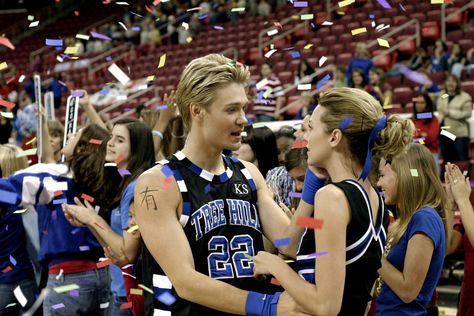 One Tree Hill: 10 Most Memorable Lucas And Peyton Moments - https://m.fame10.com/entertainment/one-tree-hill-10-most-memorable-lucas-and-peyton-moments/ Lucas And Peyton, People Always Leave, One Tree Hill Quotes, Step Up Revolution, Michael Murray, Hill Quotes, Peyton Sawyer, Nathan Scott, Lucas Scott