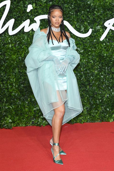 Rihanna Red Carpet, Red Carpet Dresses 2019, Looks Rihanna, Rihanna Outfits, Rihanna Looks, British Fashion Awards, Best Red Carpet Looks, Red Carpet Outfits, Rihanna Style