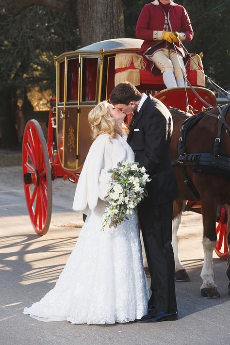 Classic winter wedding at Colonial Williamsburg in Virginia by Don Mears Photography and Sterling Events. Colonial Williamsburg Wedding, Mcdonalds Wedding, Gothic Victorian Wedding, Colonial Wedding, Wedding Winter Wonderland, Classic Winter Wedding, Victorian Gothic Wedding, Winter Wedding Attire, Wedding Party Songs