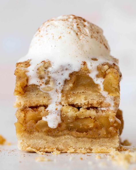 apple pie cobbler bars Carmel Apple Pie Cobbler, Thanksgiving Dessert Apple, Thanksgiving Cobbler, Thanksgiving Apple Desserts, Apple Pie Cobbler, Apple Pie Filling Desserts, Streusel Dessert, Peach Cobbler Bars, Cobbler Bars