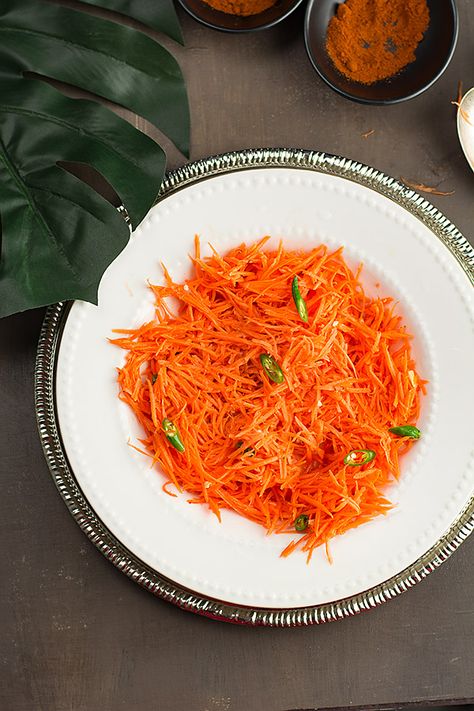 Grated Carrot Salad, Salad Sides, Indian Salads, Carrot Salad Recipes, Raw Carrots, Salad Vegan, Condiment Recipes, Curry Dishes, Paneer Recipes