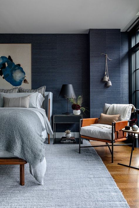 This Designer Gave a Cookie-Cutter NYC Apartment Bedroom Major Personality — Here's How Bedroom Rug Placement, Navy Bedrooms, Alys Beach, Mid Century Modern Bedroom, Modern Scandinavian, Blue Bedroom, Wallpaper Bedroom, Cheap Decor, Spanish Style